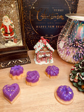 Load image into Gallery viewer, Two Orange Clove Flower wax melts
