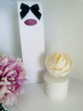 Load image into Gallery viewer, Ceramic Patterned Rose Reed Diffuser 100ml - Select your scent