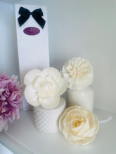 Load image into Gallery viewer, Ceramic Patterned Rose Reed Diffuser 100ml - Select your scent