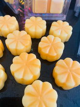 Load image into Gallery viewer, Honeysuckle & Sandalwood Individual Flower Melts (6)