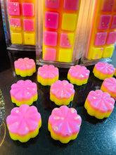Load image into Gallery viewer, Rhubarb & Custard individual flower wax melts (6)
