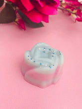 Load image into Gallery viewer, Two Fresh Linen Flower wax melts- Medium