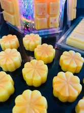 Load image into Gallery viewer, Scrummy Mango &amp; Passionfruit individual flower wax melts (6)
