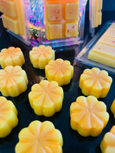 Load image into Gallery viewer, Scrummy Mango &amp; Passionfruit individual flower wax melts (6)
