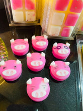 Load image into Gallery viewer, Passionfruit Martini Cute Pigs individual wax melts (6)
