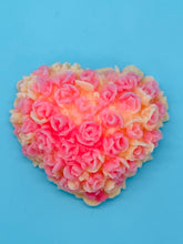 Load image into Gallery viewer, Gift boxed wax melt floral heart
