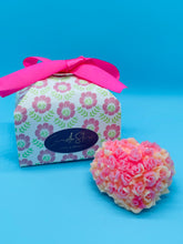 Load image into Gallery viewer, Gift boxed wax melt floral heart
